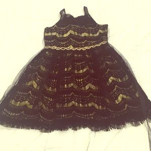 Black and Gold beautiful dress! 👯‍♀️